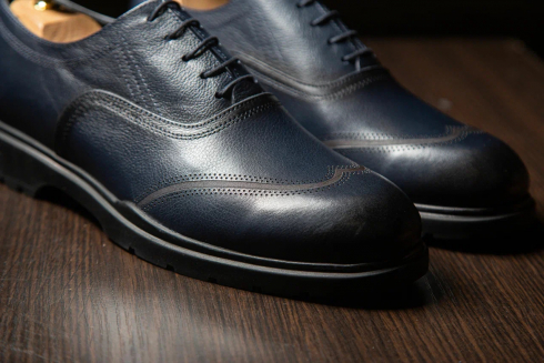 Топ-5 неудачных образов с мужской обувью устаревших моделей